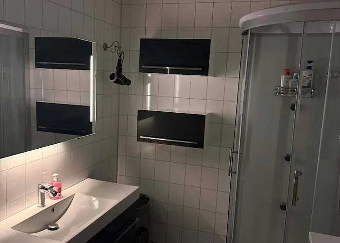 Apartment Calm, Big, Modern House In A Quiet Neighbourhood Senja