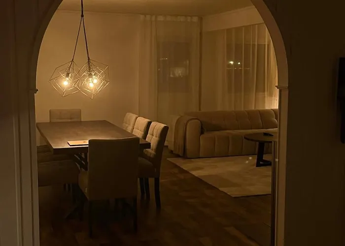 Calm, Big, Modern House In A Quiet Neighbourhood Apartment